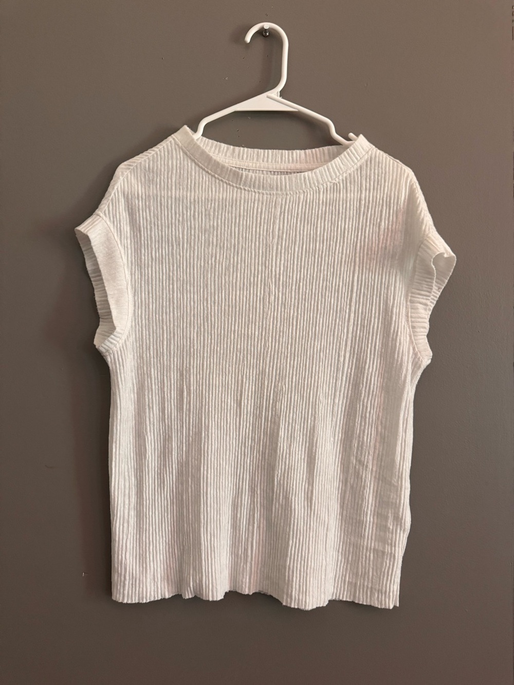White Ribbed Cap-Sleeve Women's Top